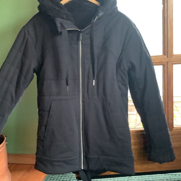 Beautiful lululemon reversible cozy jacket - Picture 2 of 2